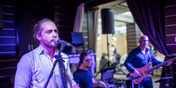 Florin Chiriac muZICIAN Folk rock FOTO arhiva personala 1