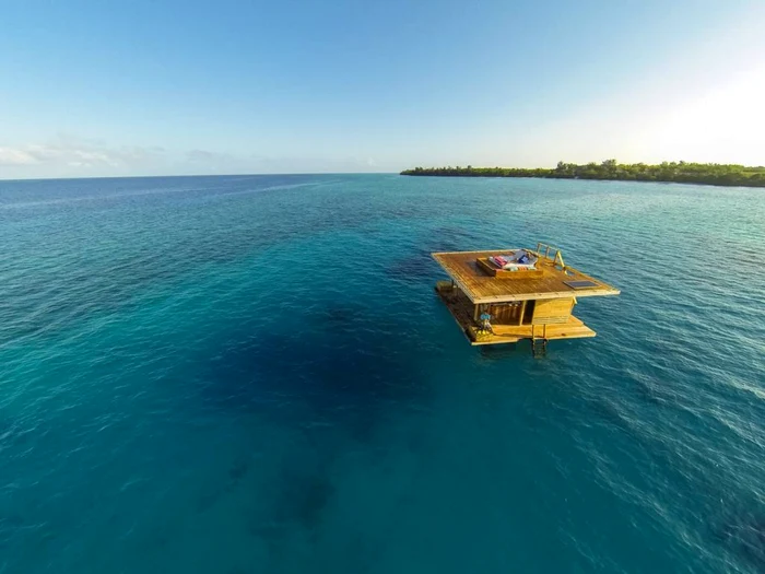 Apartamentul plutitor al complexului The Manta Resort din Zanzibar. FOTO independent.co.uk