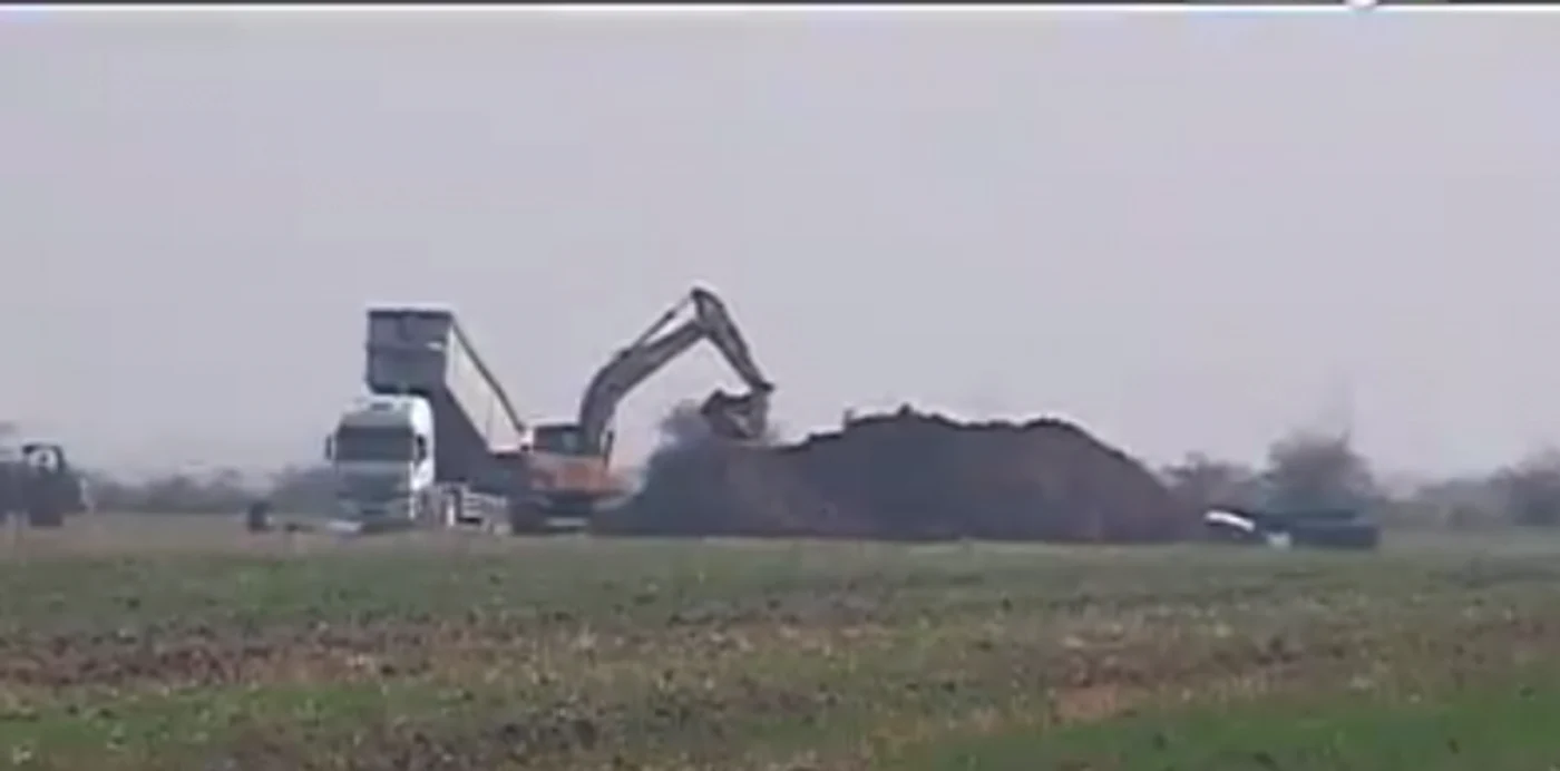 Groapa în care au fost aruncaţi primii porci omorâţi la Slobozia din cauza PPA