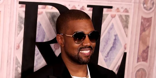 Kayne West şi Kim Kardashian sunt căsătoriţi de cinci ani  jpeg