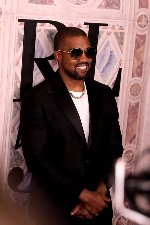 Kayne West şi Kim Kardashian sunt căsătoriţi de cinci ani