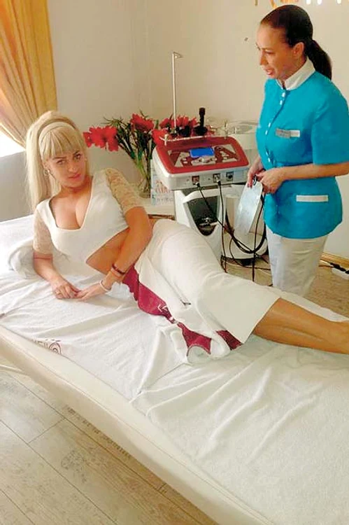 
    Sânziana face tratamente  împotriva celulitei  