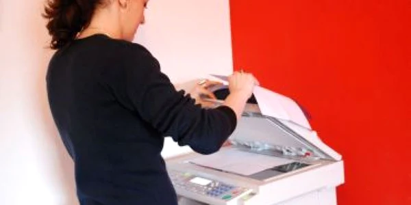 Săraci sau bogaţi, brăilenii îşi copiază actele, foto Ciprian Dragomir