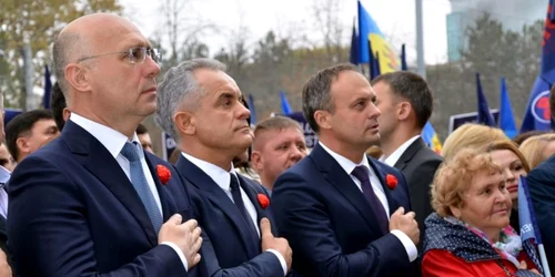  Pavel Filip Vlad Plahotniuc şi Adrian Candu la un miting PDM din Chişinău FOTO RFE-RL/Tatiana Eţco