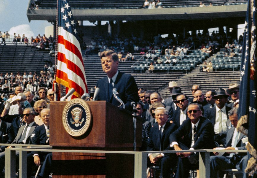 Noi dosare despre asasinarea lui John F. Kennedy au fost scoase la lumină. Șefa grupului de investigație sugerează implicarea a doi trăgători