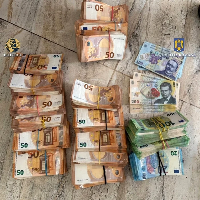 La perchezitii s-au găsit sume mari de bani și bijuterii FOTO: IPJ Dolj