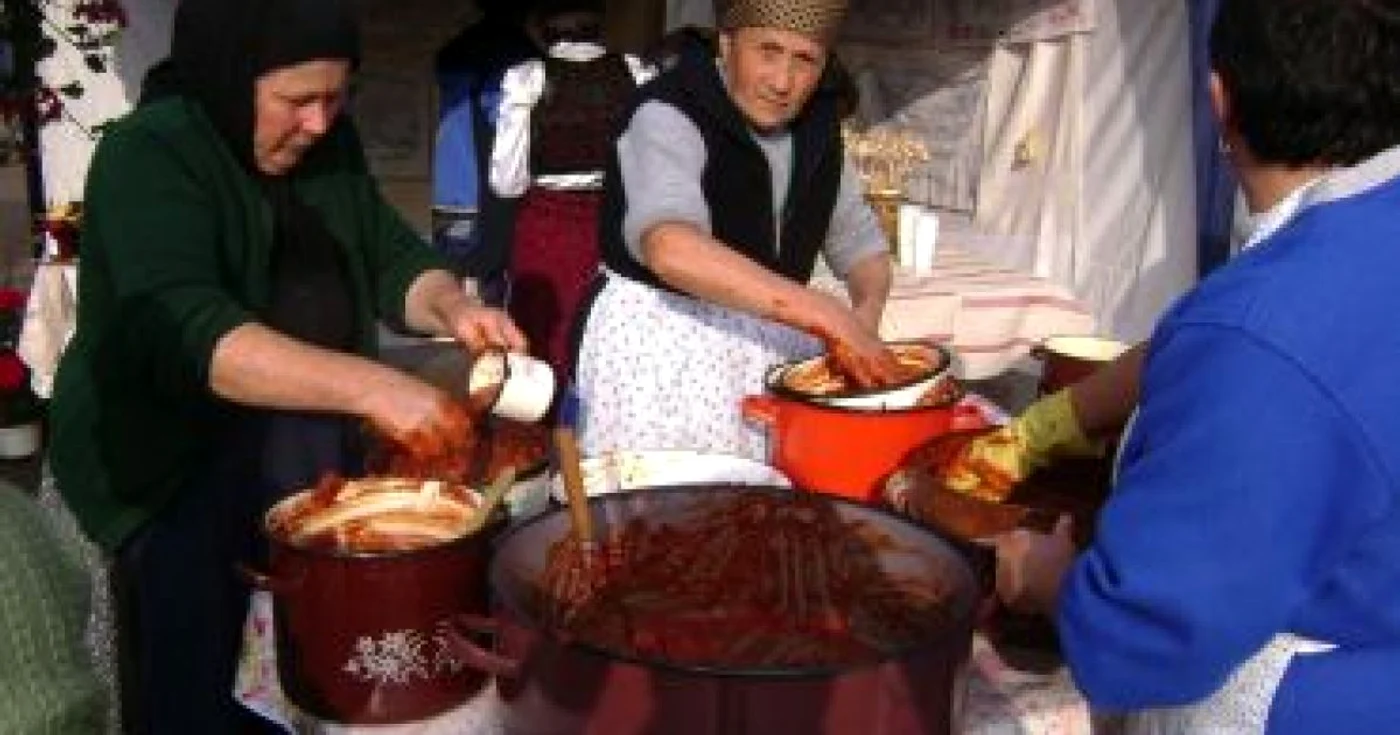 Cluj: Raiul măceşelor s-a mutat la Sâncraiu