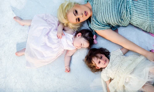 Familia este lucrul cel mai de preţ din viaţa vedetei (foto: Tango) jpeg