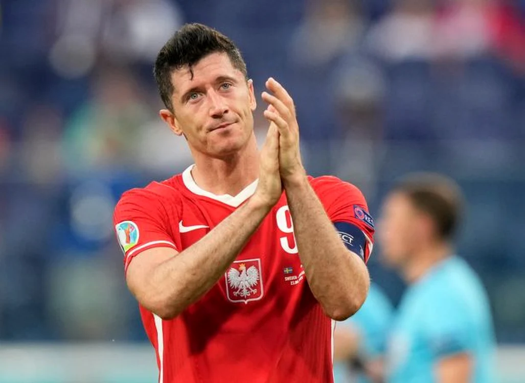 Polonezul Lewandowschi va îmbrăca trcoul Barcelonei din sezonul urmamător