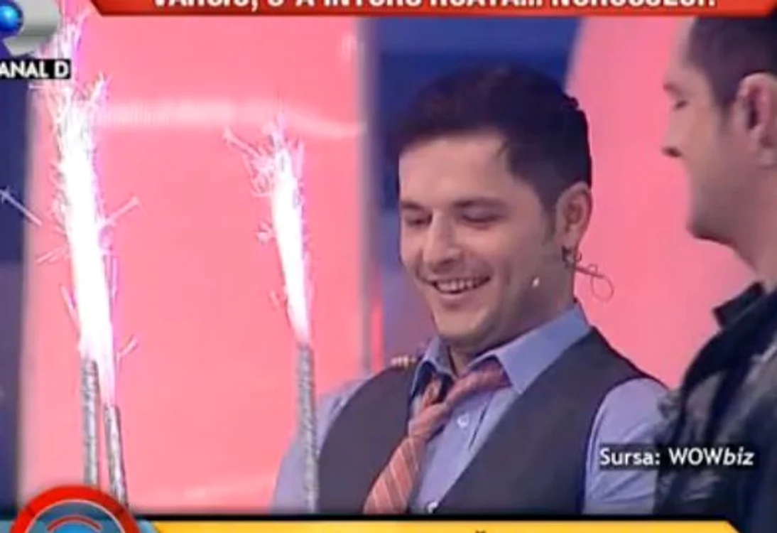 Liviu Vârciu primeşte tortul