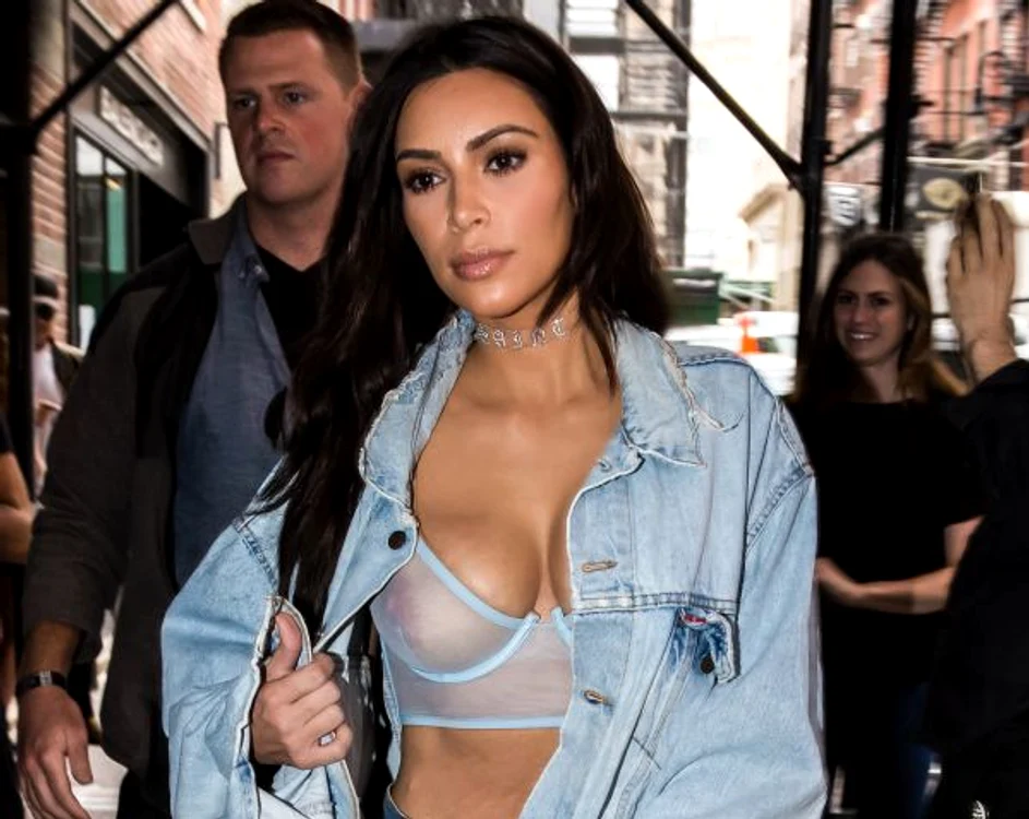
    Cizmele fac parte din colecția de iarnă a lui Kanye WestFoto: Splashnews  