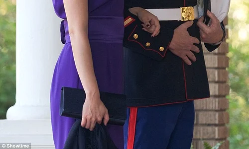 Morena Baccarin si Damian Lewis in Homeland jpeg