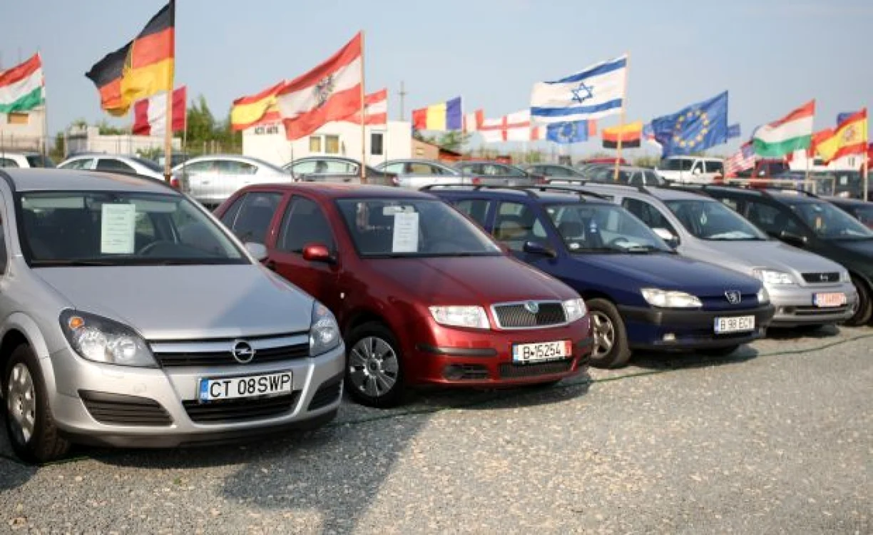 Sute de maşini sunt scoase la vânzare de bănci şi de firmele de leasing după ce clienţii nu şi-au mai putut plăti ratele FOTO Adevărul