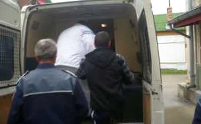 Proxeneţii au fost cercetaţi în arest preventiv. Foto Arhivă