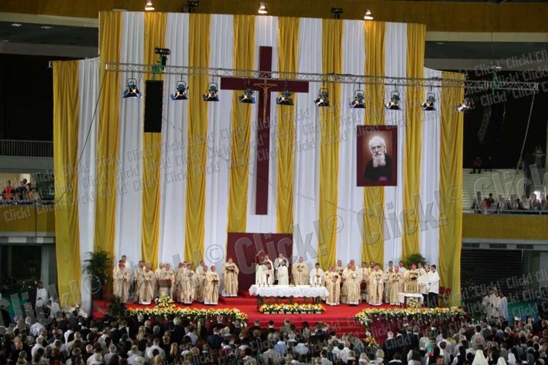 Sute de oameni au participat la ceremonia religioasă de beatificare