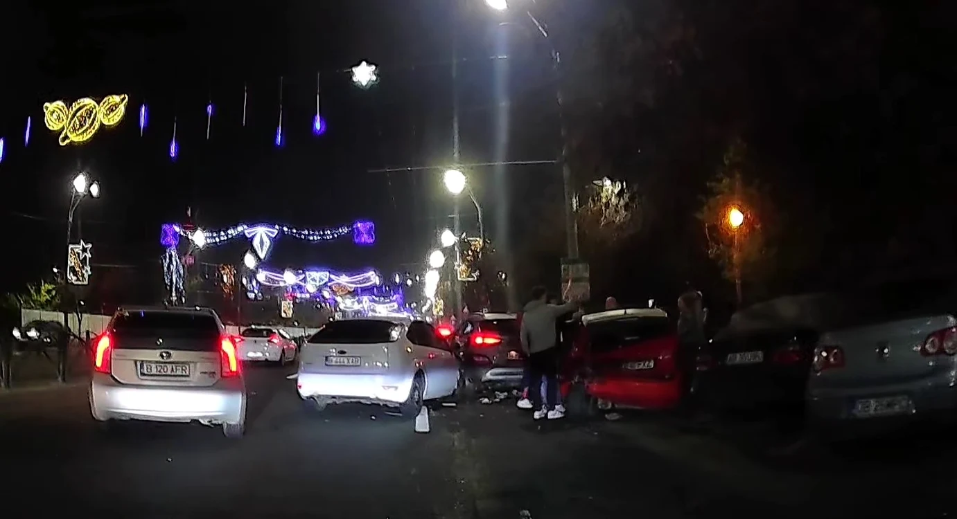 Accident în lanț pe Calea Văcărești FOTO: Facebook/ Info Trafic București Ilfov /Răzvan Botăreanu