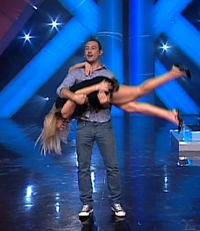 Ştefan Stan a luat-o în cârcă pe Andreea (Foto: Prima TV)