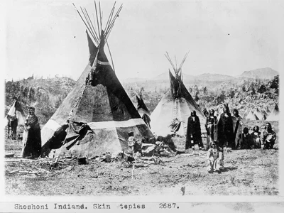 O tabără Shoshone în lanțul muntos Wind River din Wyoming, fotografiată de W. H. Jackson, în 1870 (© Library of Congress)
