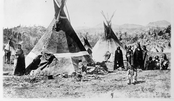 O tabără Shoshone în lanțul muntos Wind River din Wyoming, fotografiată de W. H. Jackson, în 1870 (© Library of Congress)