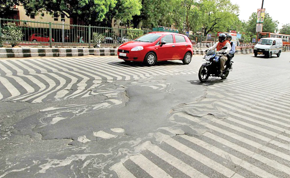 India. Până şi asfaltul  s-a topit la  temperaturile de  50 de grade,  înregistrate  în luna mai