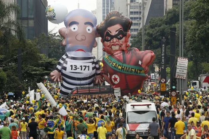 Milioane de brazilieni au ieşit în stradă în ultimele zile în Brazilia pentru a cere demisia preşedintei Dilma Rousseff