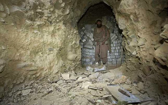 Reţea de grote de la baza din Tora Bora  FOTO Arhivă AFP