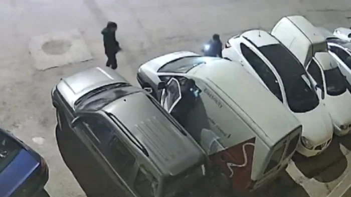 Patru hoți care încercau să fure o mașină în Buzău, speriați de un claxon atins din greșeală