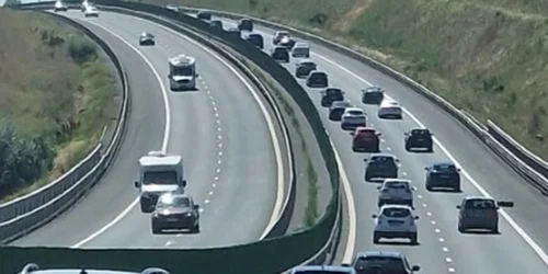 coada pe a2 in urma unui accident intre trei masini foto facebook A2   Autostrada Soarelui png