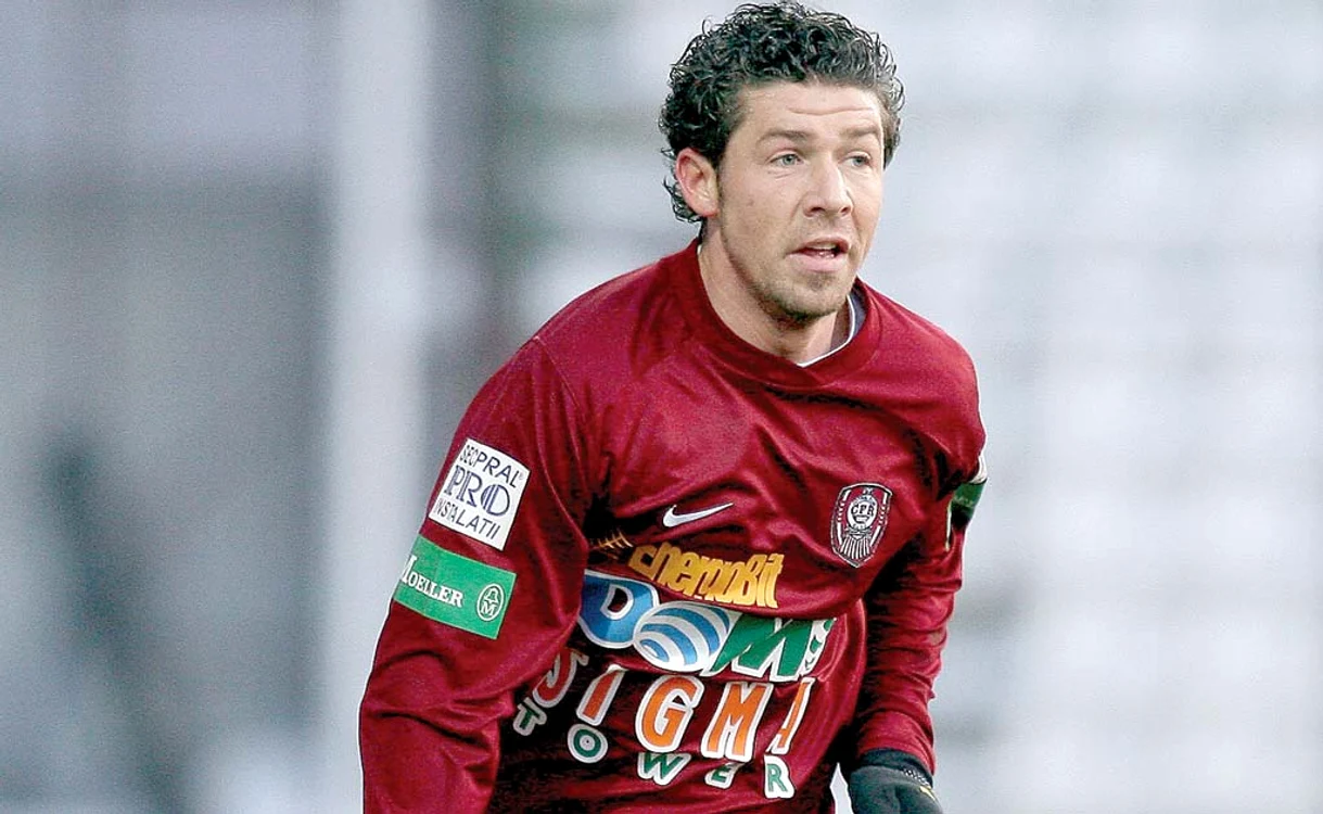 Bogdan Mara şi-a început cariera sportivă în 1996, a jucat de 11 ori pentru Naţionala României, iar în prezent este agent de jucători