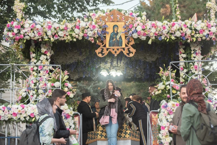 Baldachinul în care este așezată racla Sfintei Parascheva. FOTO Andrei Luca