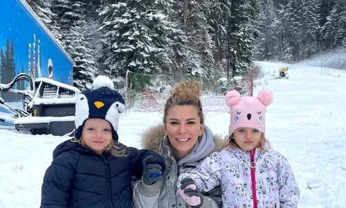 Davina și Nathaniel, care împlinesc 3 ani anul viitor în luna februarie, au grijă să își țină părinții mereu ocupați