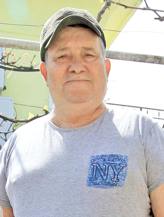 Un fost vecin al femeii decedate, Nea Bobiţă, dă cu Oana de pământ, după ce aceasta s-a plâns că mama ei nu a ajutat-o cu nimic