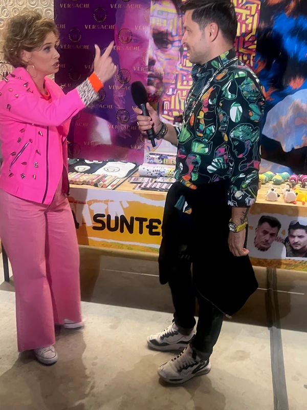 "Ne distrăm, e pe distracție și sper să se vadă asta! În serial eu sunt Dana, Dănuța, soția lui Mario, Liviu Vârciu", mărturisește îndrăgita actriță