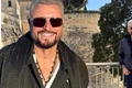 Cătălin Botezatu, stresat de zăpada de afară  în drumul său spre festivalul de modă de la Malta