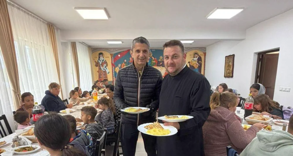Pomana de 40 de zile a lui Mircea Lucescu s-a desfășurat la o cantină socială. Fiul antrenorului i-a servit personal pe copii, la masă