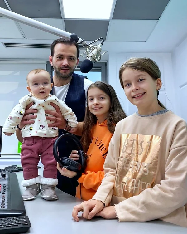 8 mihai morar si fiicele sale 1 jpg jpeg