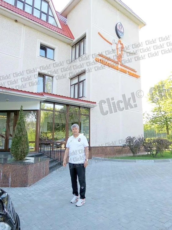 Locul unde Lucescu  se simte cel mai bine:  pe fotoliul din  biroul de lucru (FOTOGRAFII: ALEXANDRA DRAGU, Doneţk)