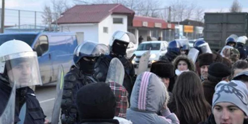 Sătenii au blocat drumul Foto: Arhivă