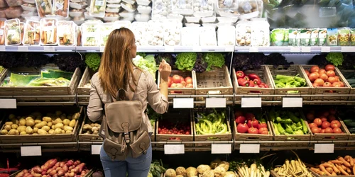 Cumpărături in supermarket Foto Freepic com jpg