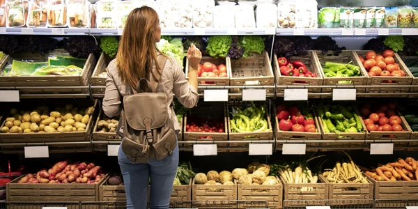 Cumpărături in supermarket Foto Freepic com jpg