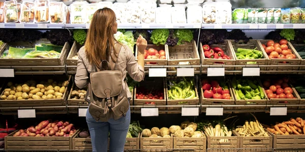 Cumpărături in supermarket Foto Freepic com jpg
