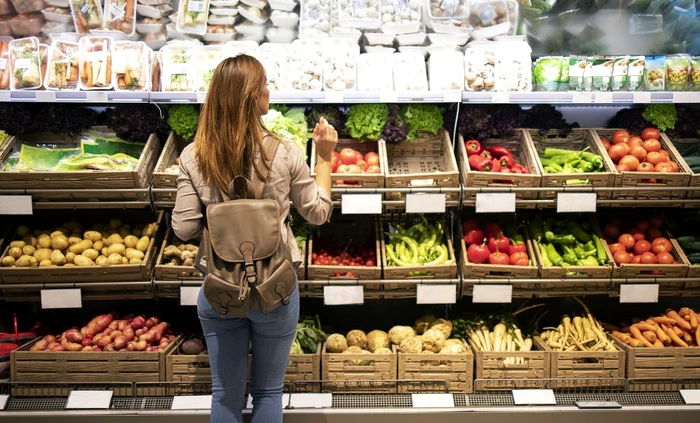 Prețurile produselor din supermarketuri au crescut, se plâng numeroși români. Foto: Freepik.com