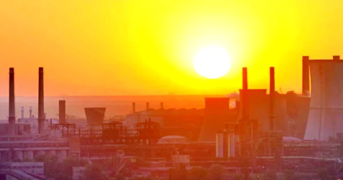 ArcelorMittal Galaţi, parte a Grupului ArcelorMittal, este cel mai mare combinat siderurgic din România