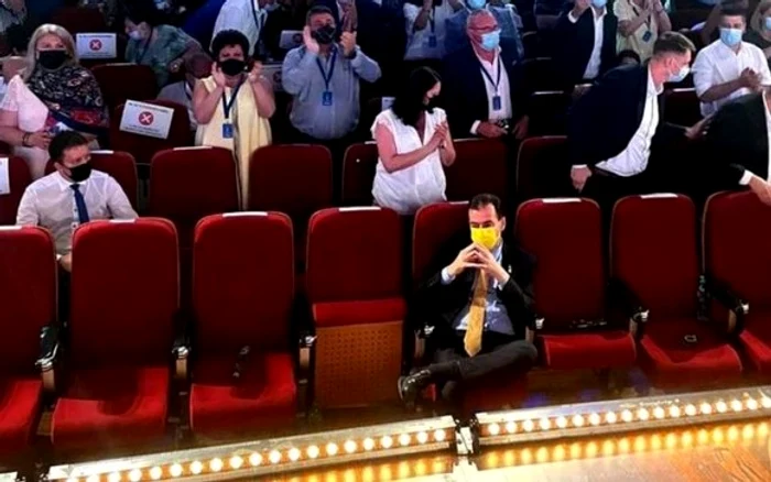 Ludovic Orban și Florin Cîțu, pe vremea când al doilea nu dorea să îi tragă preșul de sub picioare celuilaltFoto: observatornews.ro