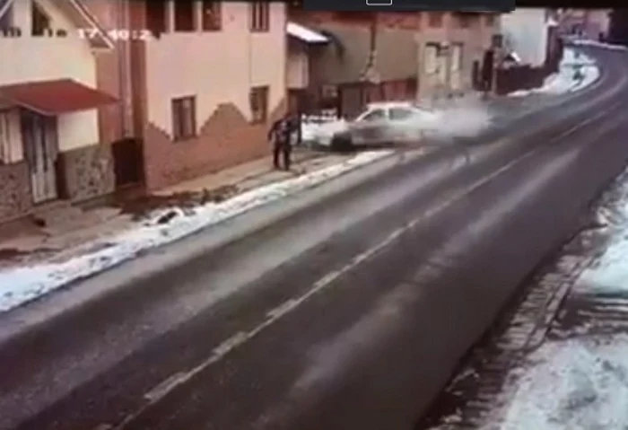 Maşina a scăpat de sub control Foto: captură video