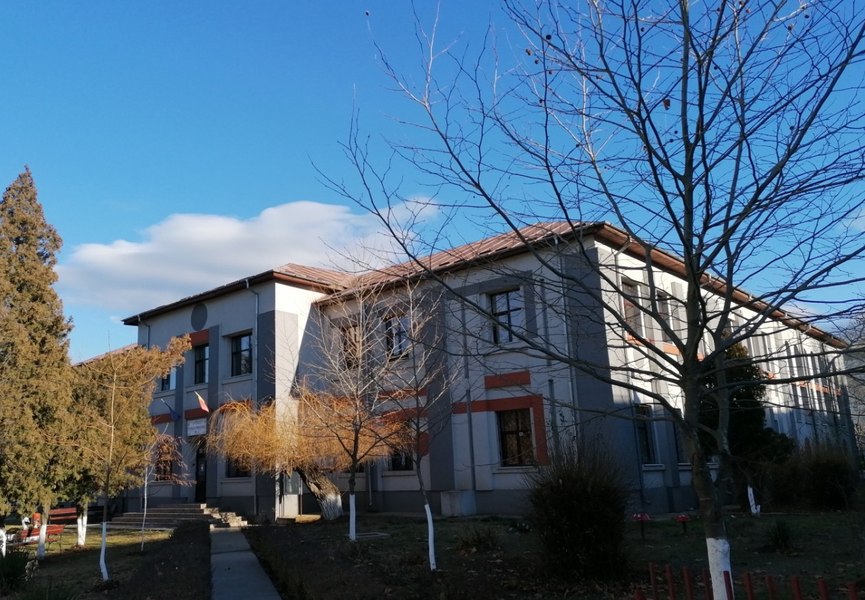 Suspiciune de consum de droguri în cazul elevei din Slatina. „Minora acuza stări de rău după ce ar fi fumat o țigară”