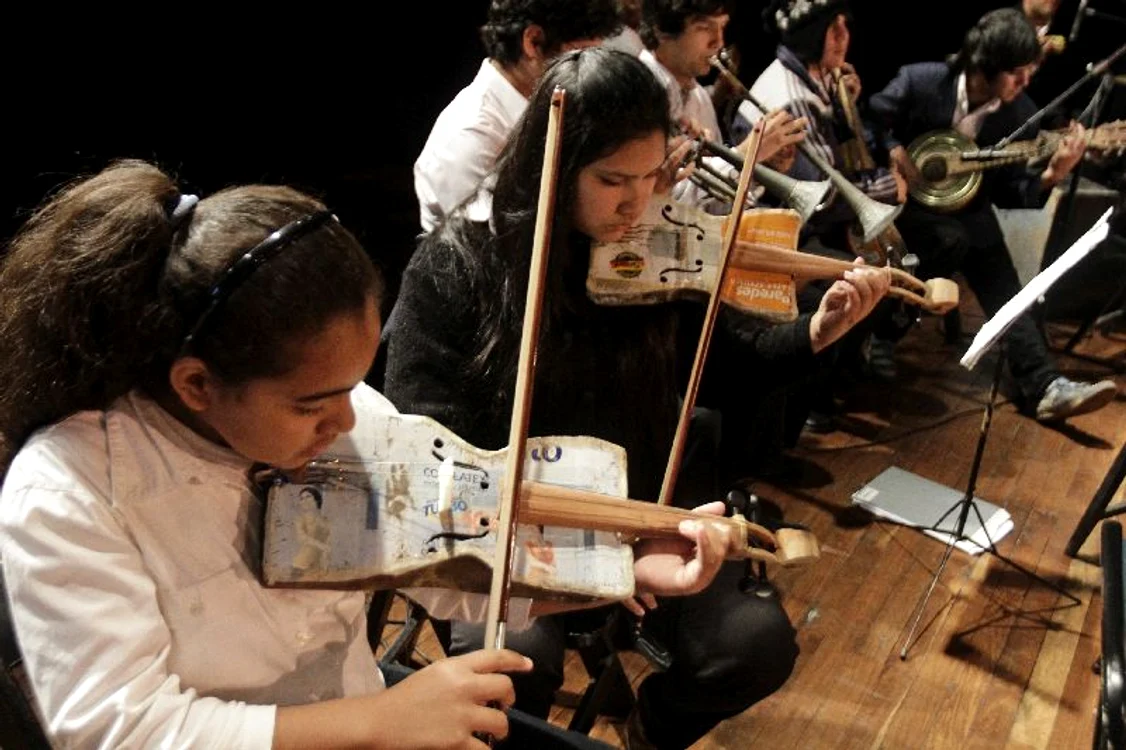 The Cateura Orchestra of Recycled Instruments (Foto: Reuters)