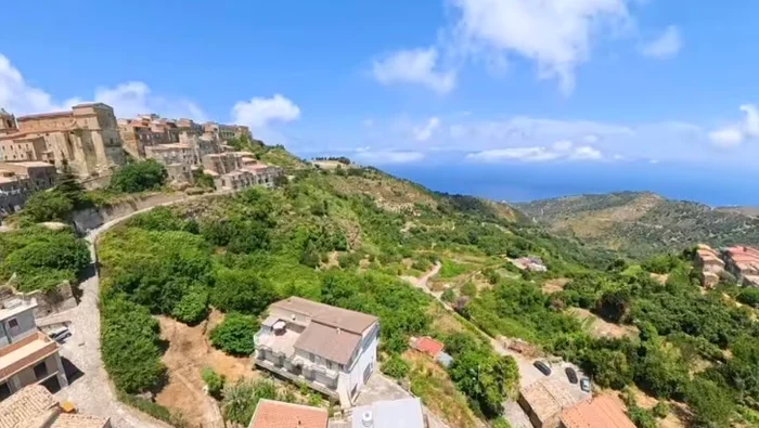 Casa beneficiază de o panoramă impresionantă Foto: youtube