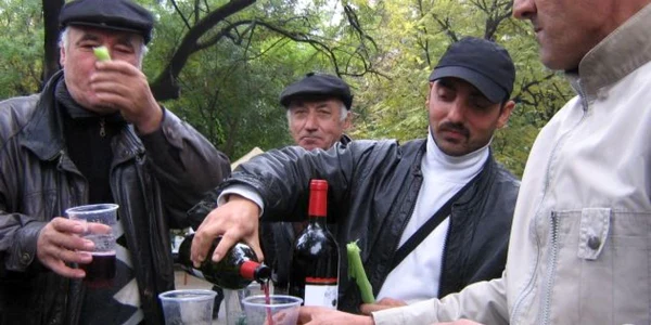 Oltenii se dreg cu zaibăr şi praz  la festival