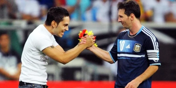 messi felicitat de un fan
